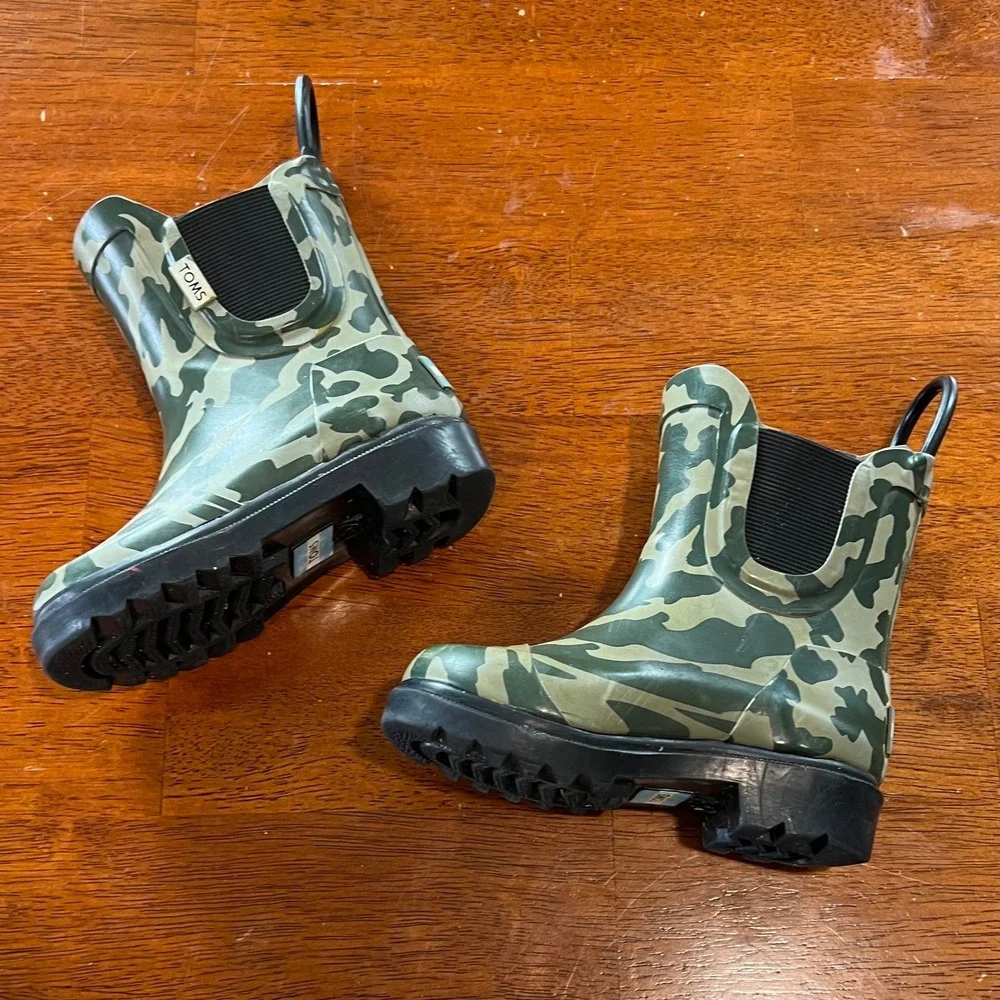 TOMS Kids Camo Rain Boots Pull On‎ Chelsea Style Size T5